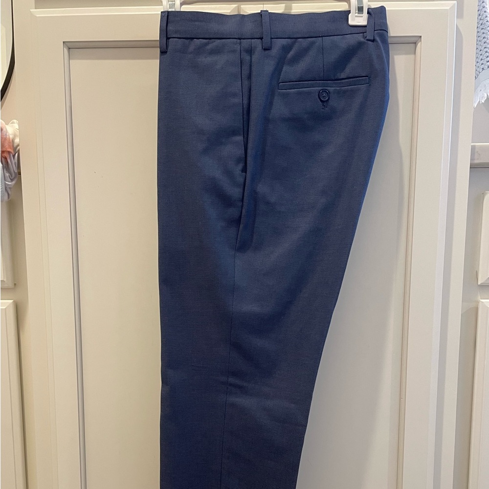 Banana republic Men’s Pants - non iron standard fit. Navy. 31 waist, 32 length.